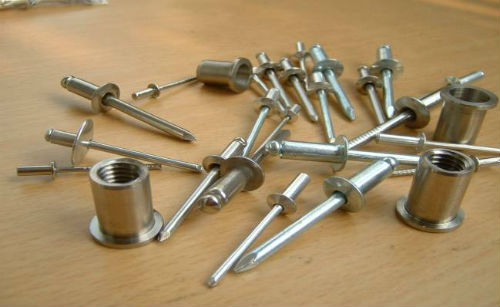 Cơ khí Việt Hàn nhập khẩu và phân phối đinh rút inox 304
