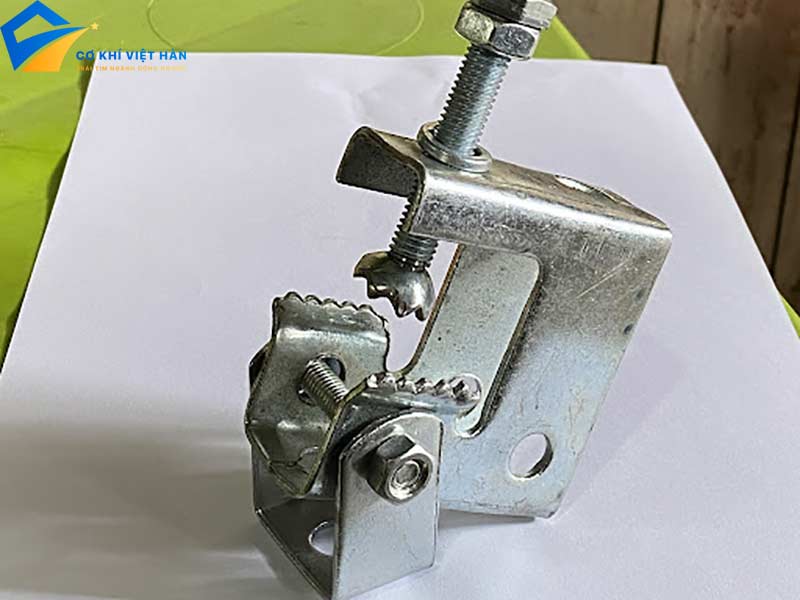 Kẹp xà gồ cá sấu là gì?