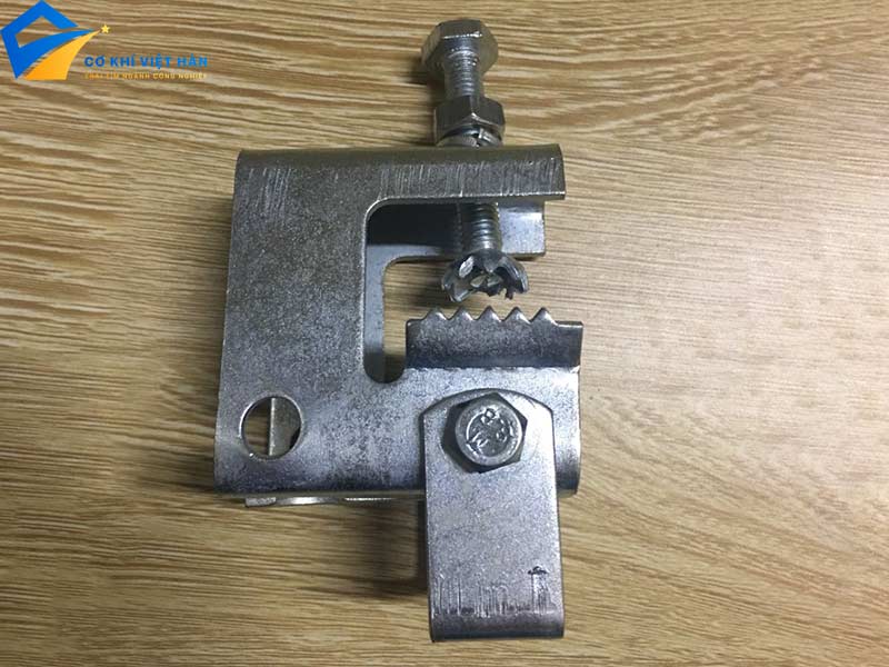 Kẹp xà gồ cá sấu là gì?