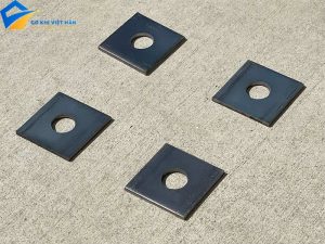 Long đen vuông inox là gì? Thông tin kỹ thuật & Báo giá