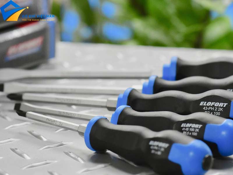 Tua Vít Đóng Là Gì? Giải Mã Công Cụ Đa Năng Trong Ngành Cơ Khí