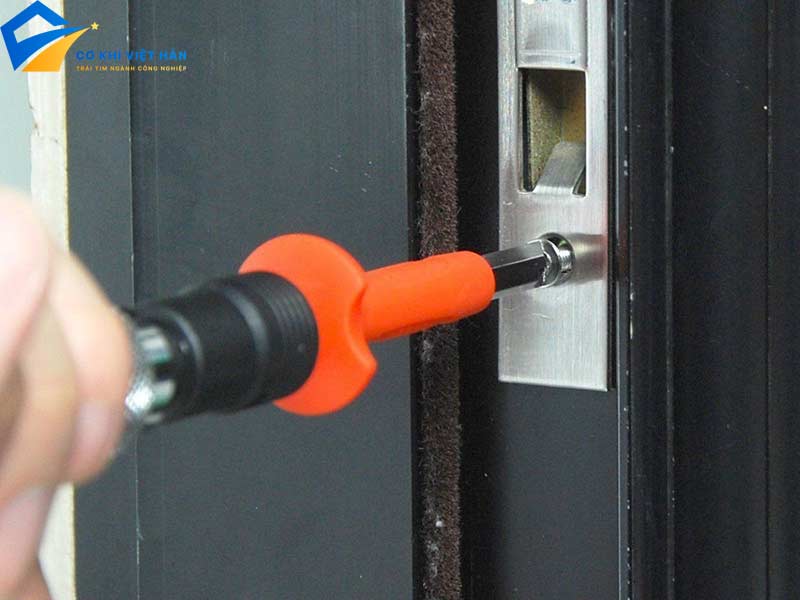 Tua Vít Đóng Là Gì? Giải Mã Công Cụ Đa Năng Trong Ngành Cơ Khí