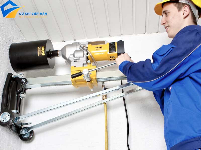 Máy khoan rút lõi bê tông là gì