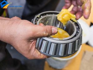 Vai Trò và Chọn Lựa Chất Bôi Trơn Cho Vòng Bi